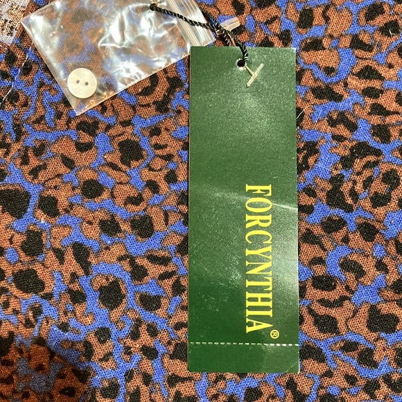 NWT FORCYNTHIA top blue animal print M - Picture 13 of 13